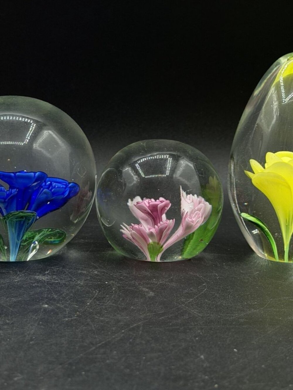 LOT 4 Art Glass Paperweights Yellow Blue Pink Flowers Mixed Sizes - Picture 4 of 14